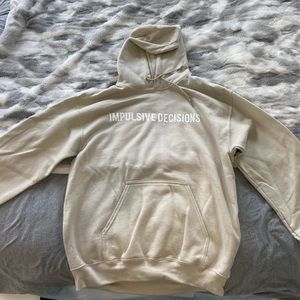 caitlyn rae merch NWOT